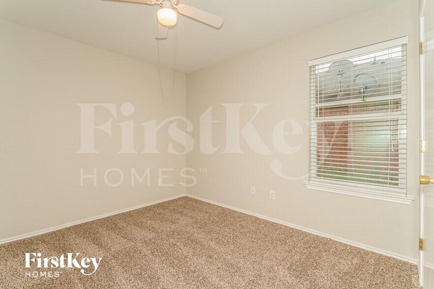 Building Photo - 207 Amherst Dr