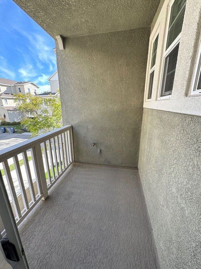 Building Photo - Riverpark Townhome