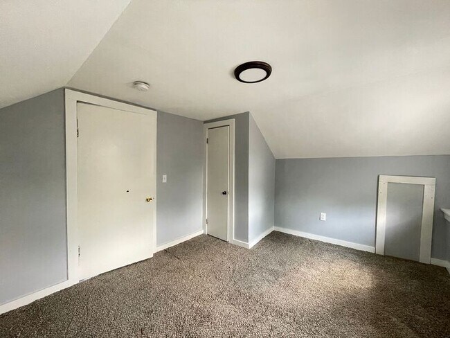 Building Photo - 9 Patten Ct