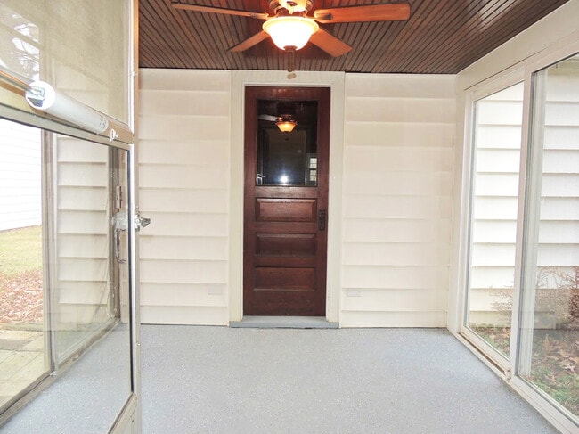 Building Photo - 4 Bedroom - 2 Full Bath Bungalow for Rent!