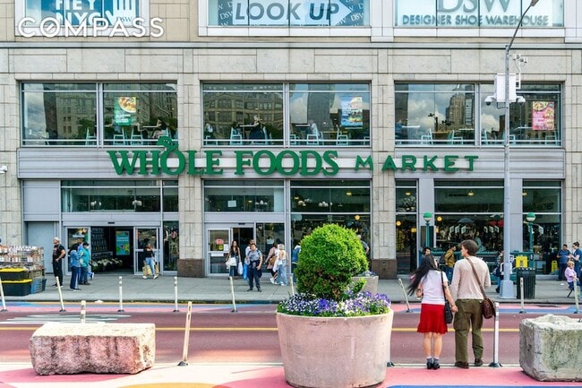 Building Photo - 205 2nd Ave