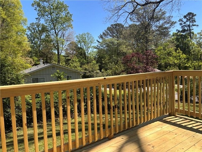 Building Photo - 5009 Crowe Dr SE