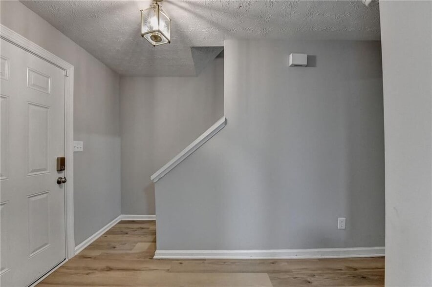 Building Photo - 3876 Meadow Creek Dr