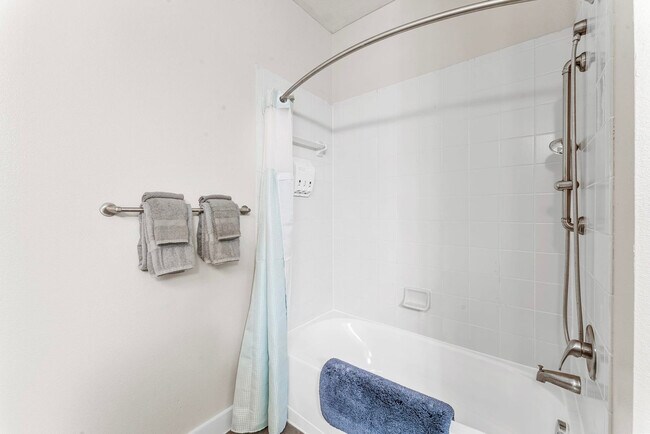 Building Photo - 501 E Oltorf St