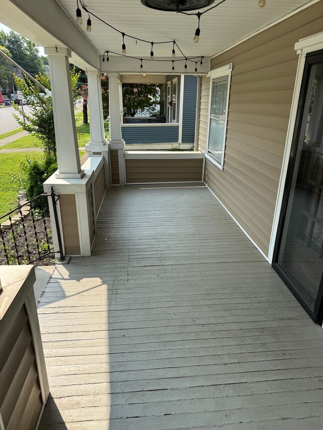 Building Photo - 3 Bed/1 Bath Home with Cellar