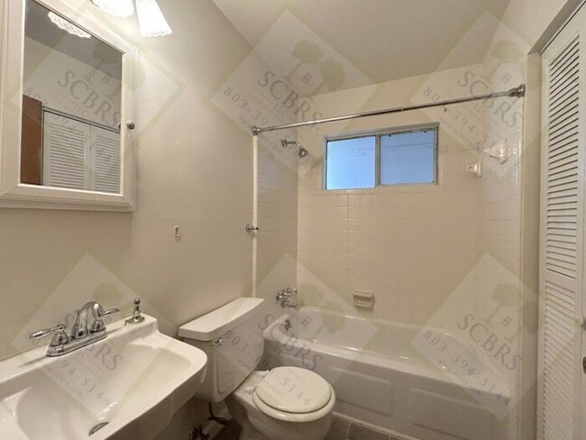 Building Photo - Clean 2 bedroom, 1 Bath Cayce Home