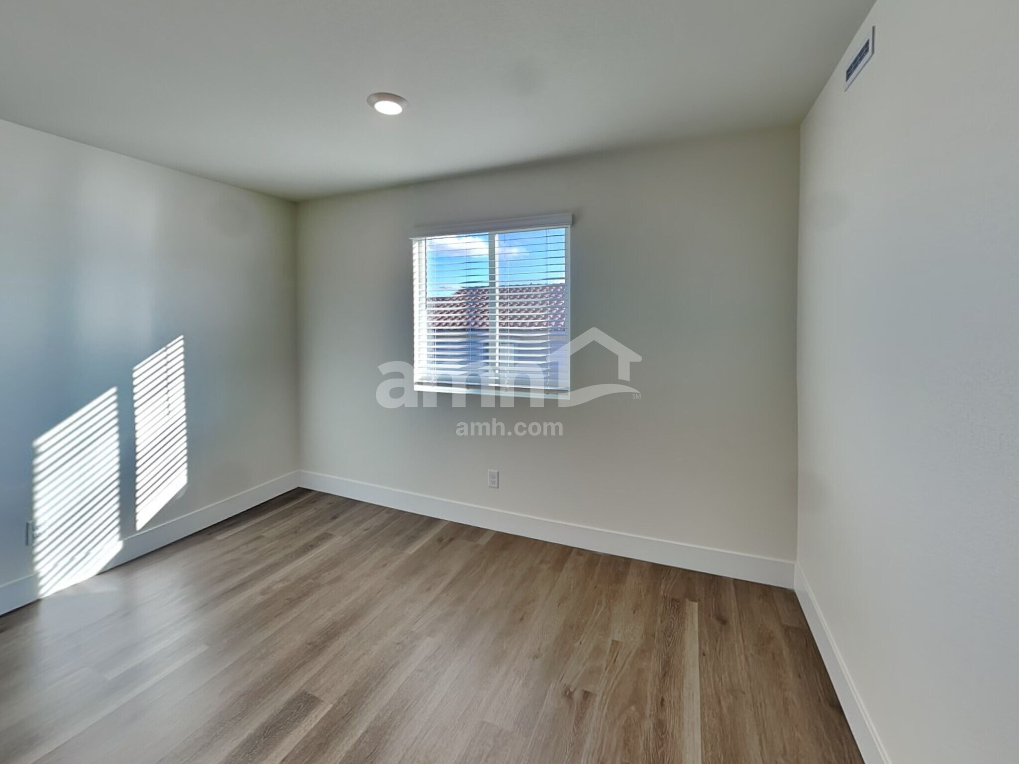 Building Photo - 8917 Dwarf Chin Ave