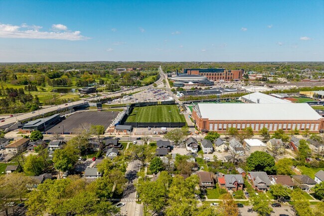 Building Photo - 711 Granger Ave