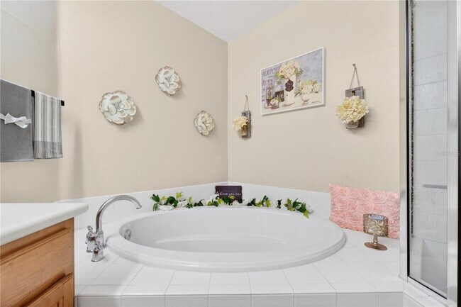 Building Photo - 852 Lantern Way