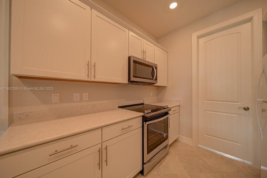 Building Photo - 1280 Eucalyptus Dr