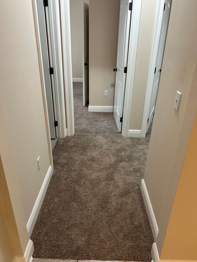 Building Photo - 3 Bedroom / 2 Bathroom Home on Corner Lot ...
