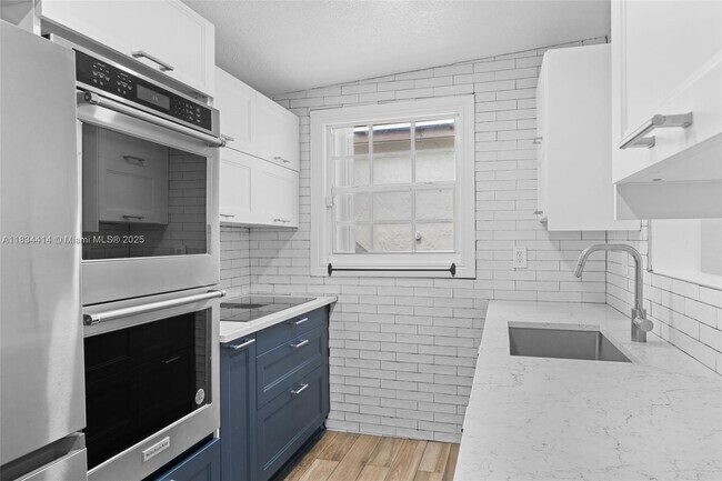 Building Photo - 6381 SW 39th St