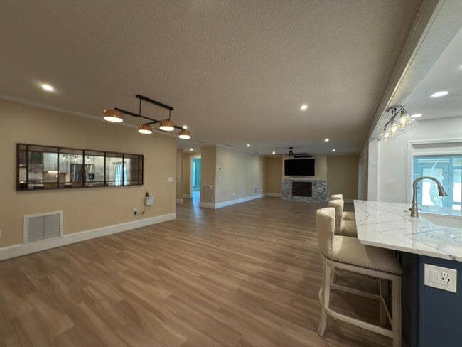 Building Photo - 2311 Heron Cir