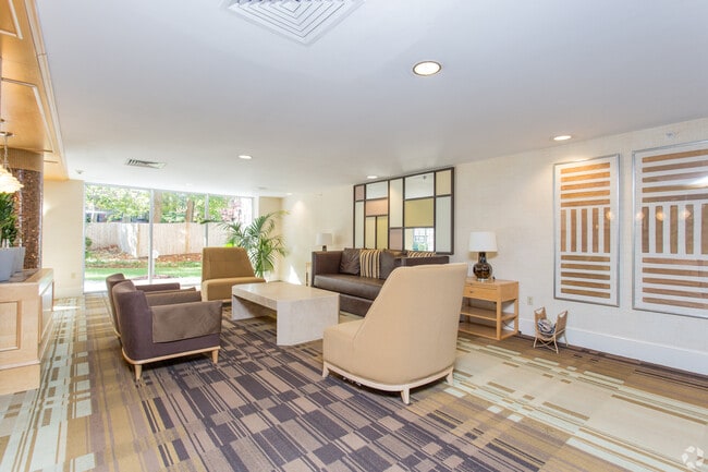 Lobby - 101 Monmouth St Apartments