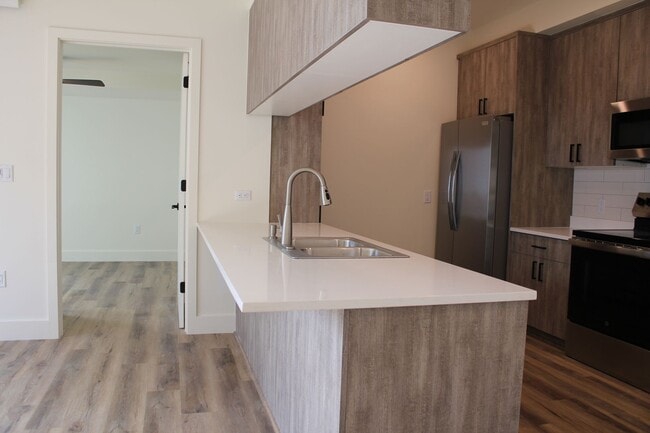 Building Photo - The Twin