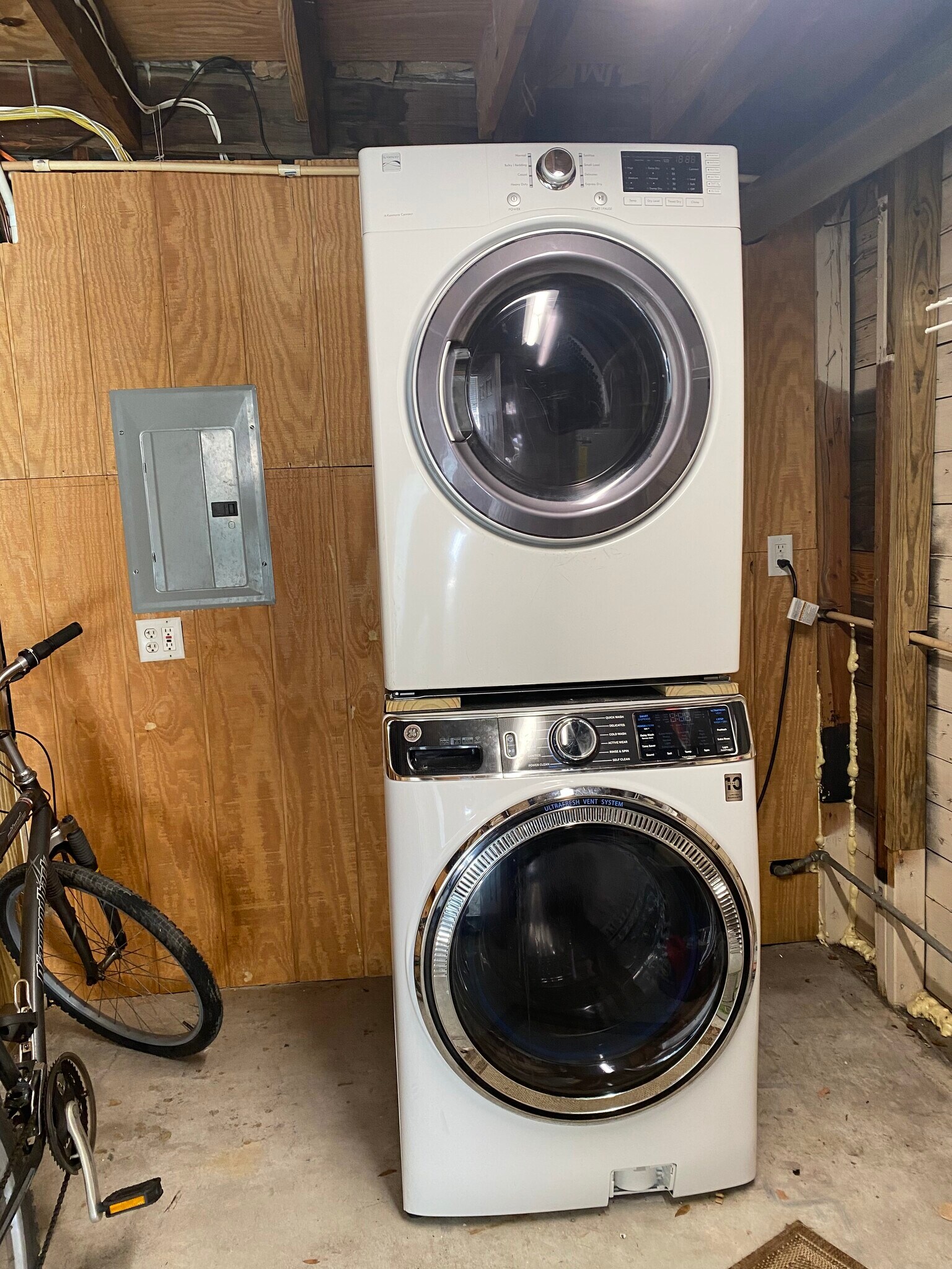 Building Photo - 537 6th St N