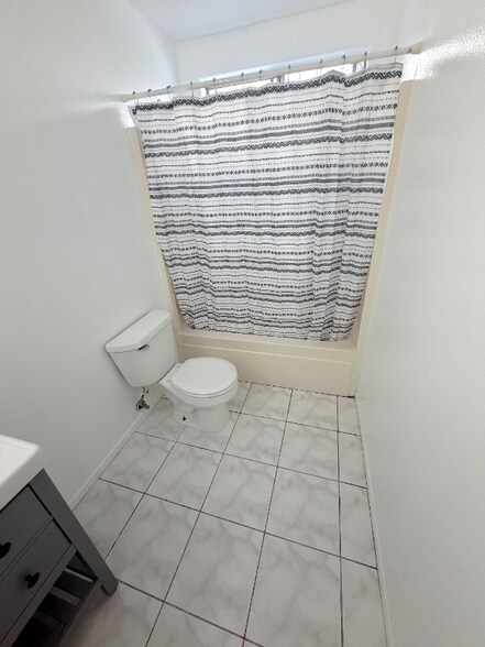 Building Photo - 1503 W Adams Blvd