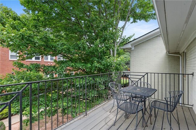 Building Photo - 866 Briarcliff Rd NE