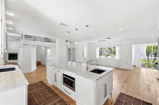Building Photo - 141 Giralda Blvd NE
