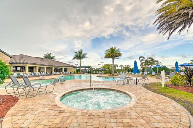 Building Photo - 7121 River Hammock Dr