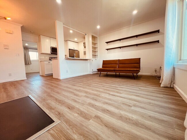 Building Photo - City Heights Fully Renovated One Bedroom Gated Condo with Garage