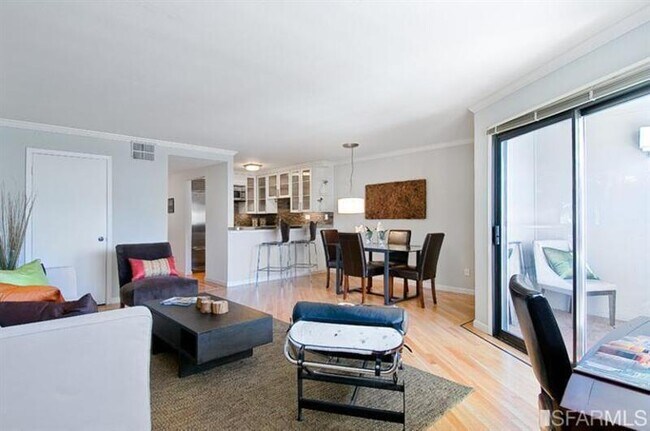 Building Photo - 2662 Bush St