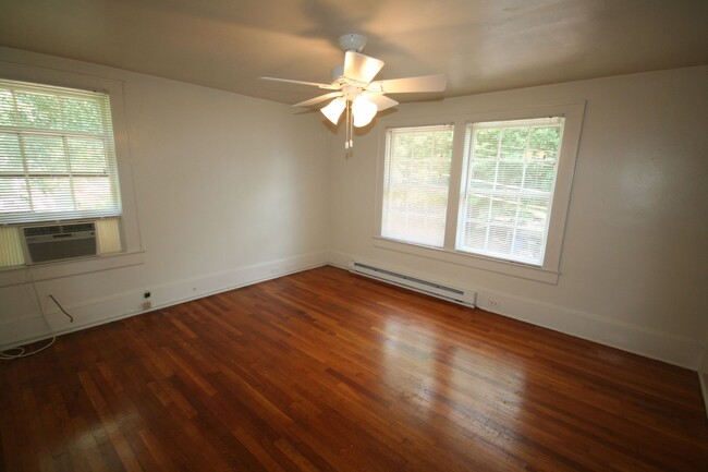 Building Photo - 1009 Golf St