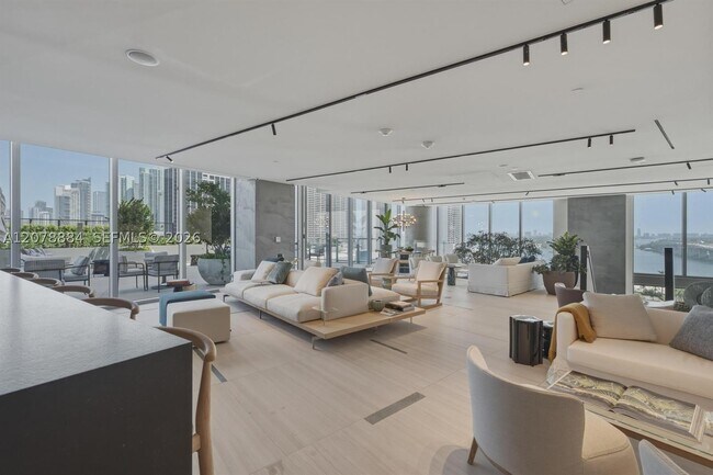 Building Photo - 1400 Biscayne Blvd