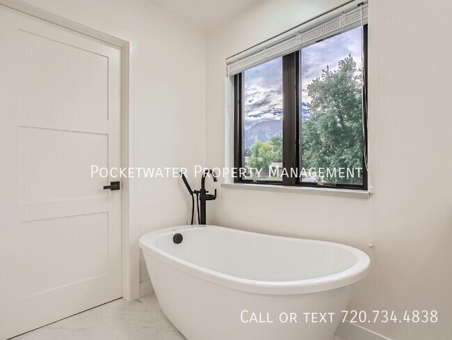 Building Photo - 3595 Darley Ave