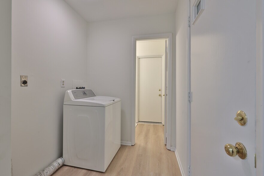 Laundry Room - 11849 Ramsdale Ct