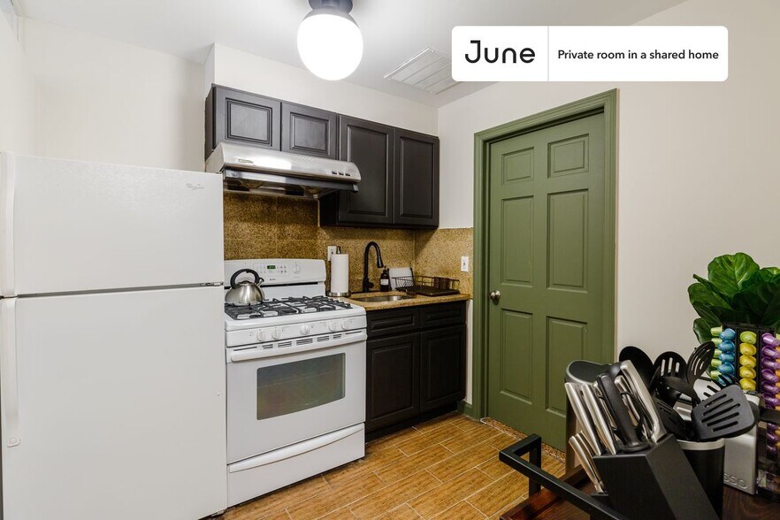 Building Photo - Room in Shared 3 bed/1 bath home in Chinatown