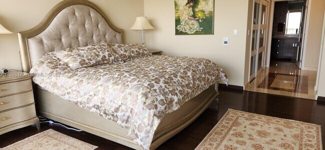 Building Photo - 2000 Island Blvd