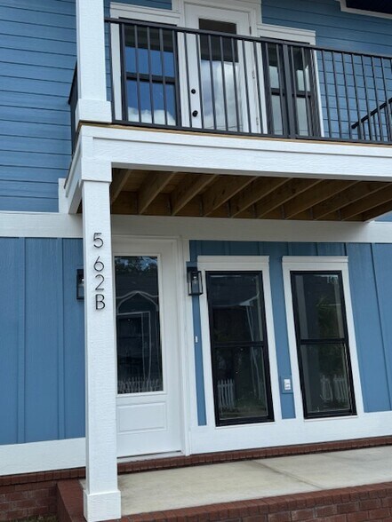 Building Photo - 562 N De Villiers St