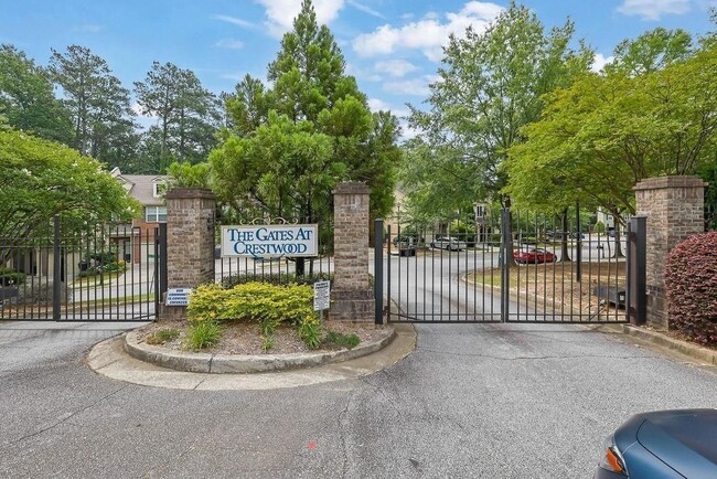 Building Photo - 1665 Southgate Mill Dr