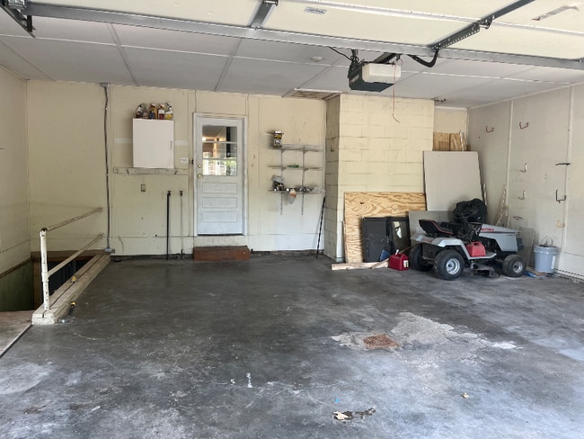 Building Photo - 7146 Parallel Pkwy