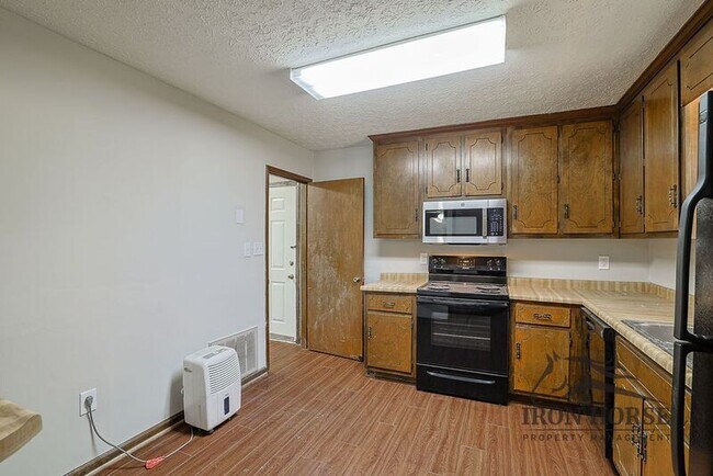 Building Photo - 229 N Burson Ave