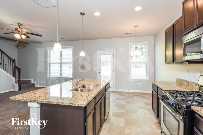 Building Photo - 6392 Woodwell Dr