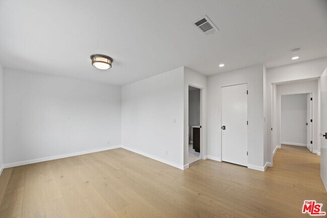 Building Photo - 105 Sequoia Dr