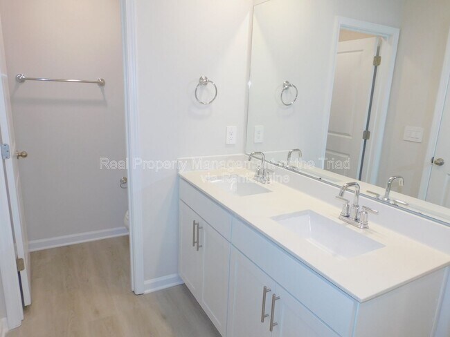 Building Photo - 221 Still Pasture Ln