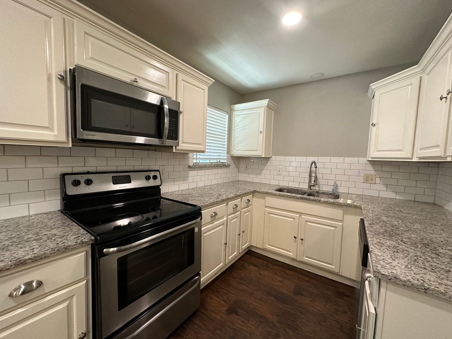 Building Photo - 220 S Shore Pl