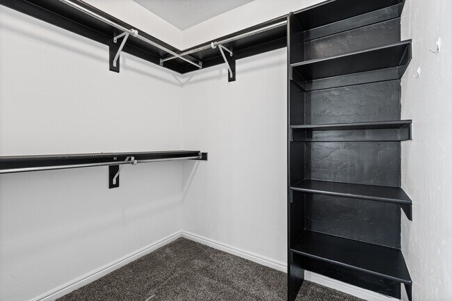 Building Photo - 1572 S Bridle Path Loop