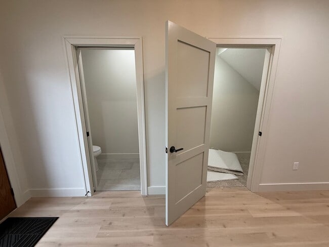 Building Photo - 6711-6715 New Town Ave.