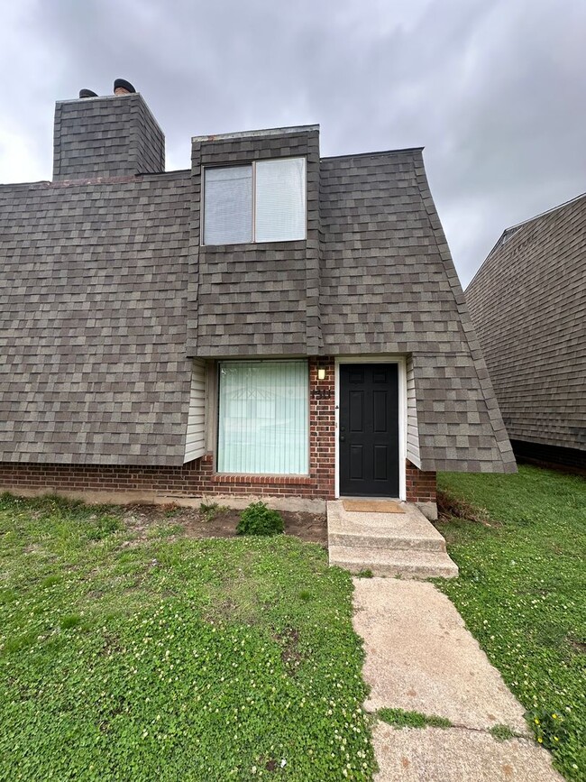 Building Photo - 1311 Eastgate Dr