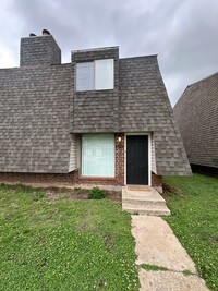 Building Photo - 1311 Eastgate Dr