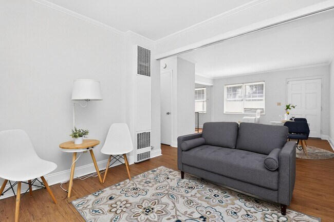 Building Photo - Charming One Bedroom Apartment In The Heart of Plaza Midwood!