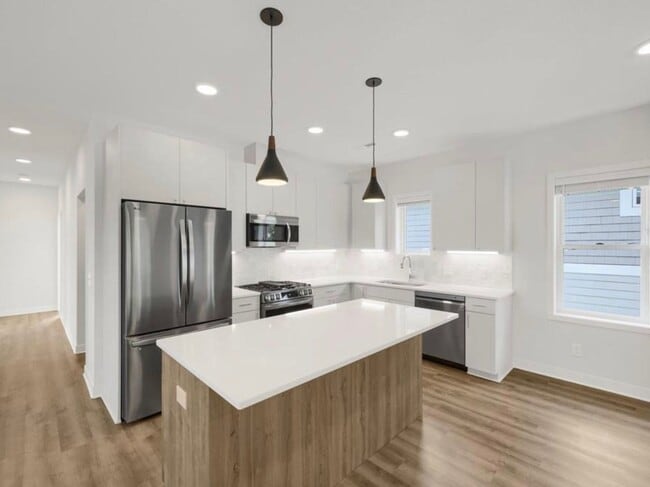 Building Photo - 5337 Drew Ave S