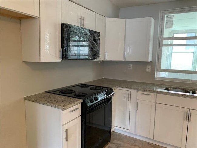 Building Photo - 145 Northwood Dr