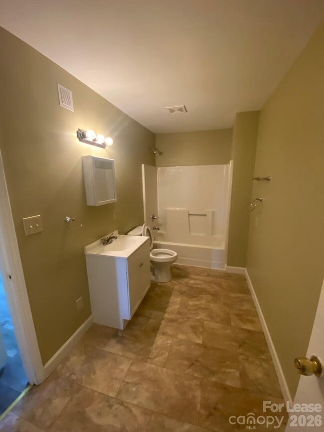 Building Photo - 1323 7th St