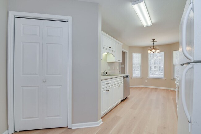 Building Photo - 1215 Pinnacle Dr