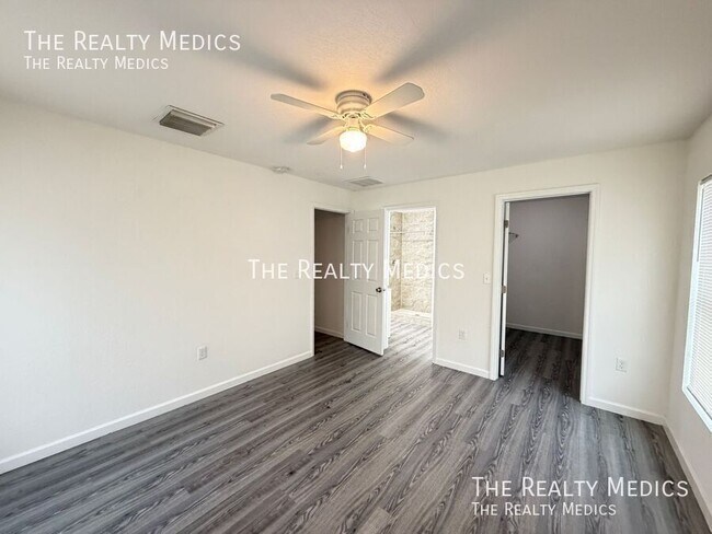 Building Photo - 15137 SW 61st Ct